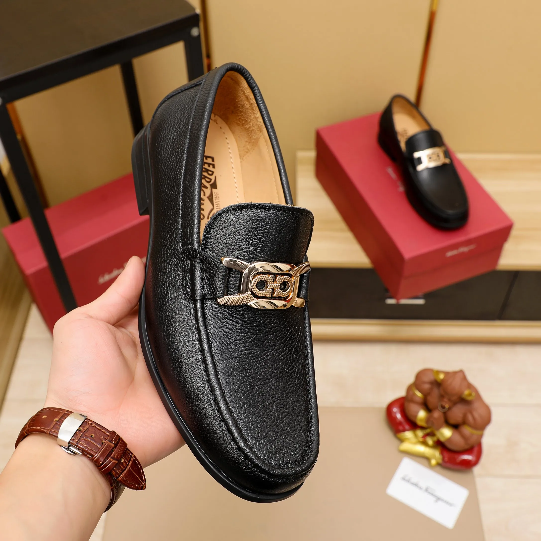 Men's clothing and shoes 💰460 🔥Ferragamo's new men's casual slip-on shoes🇨🇳Official website original 1:1 mold opening, original quality💯Fine workmanship, high-end luxury☘The upper is made of imported Italian first-layer cowhide🌴Luxury🐂leather lining🍓Rubber wear-resistant and non-slip outsole, breathable and comfortable to wear🍍The first choice for high-end men, black, size 38-45